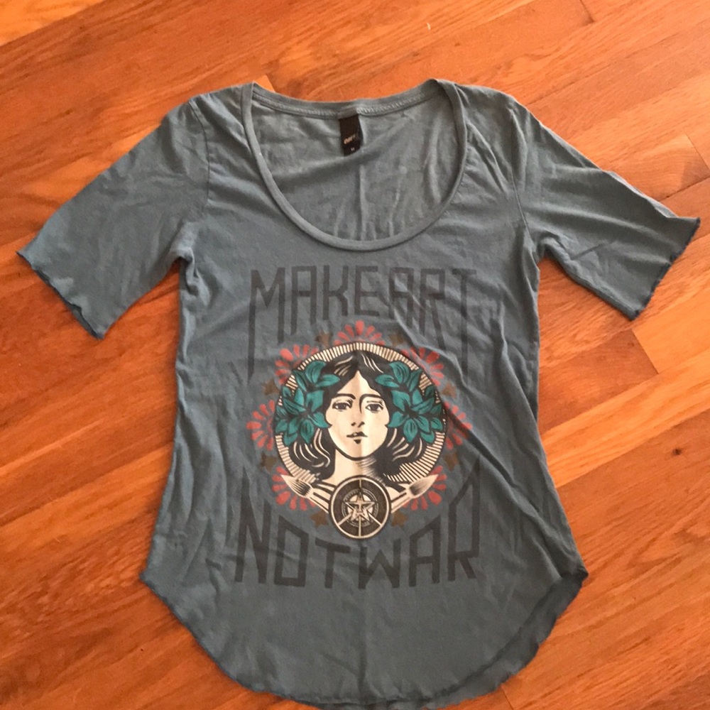 Obey Top